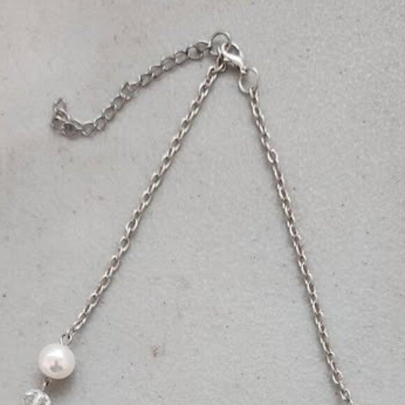 Faux Pearl Necklace, 21 1/2" Long with 2 1/2" extender. - Picture 2 of 3